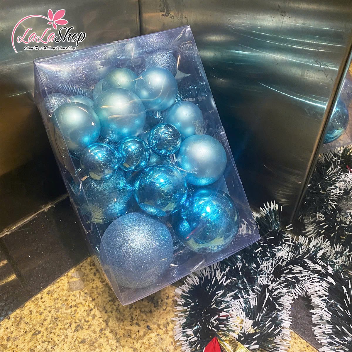 Hộp châu xanh dương nhiều kích thước treo trang trí noel