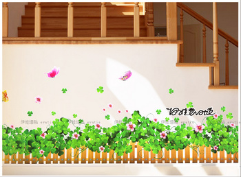 Chân tường xanh lá