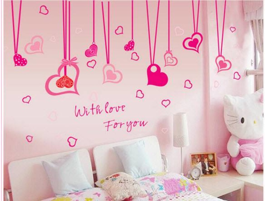 Decal dán tường dây leo  trái tim hồng