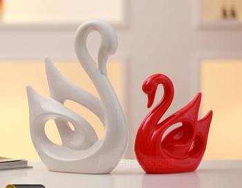 Cặp thiên nga sứ trắng đỏ