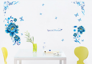 Hoa xanh to và bướm