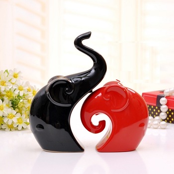 Cặp voi sứ đen đỏ