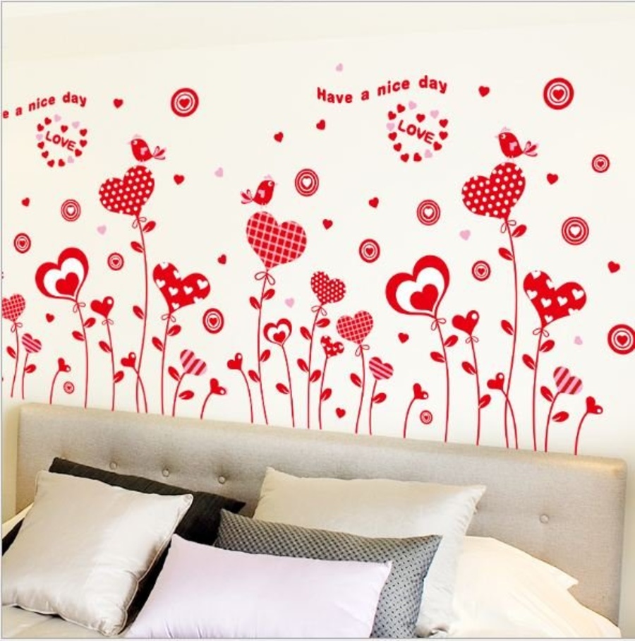 Decal dán chân tường trái tim đỏ