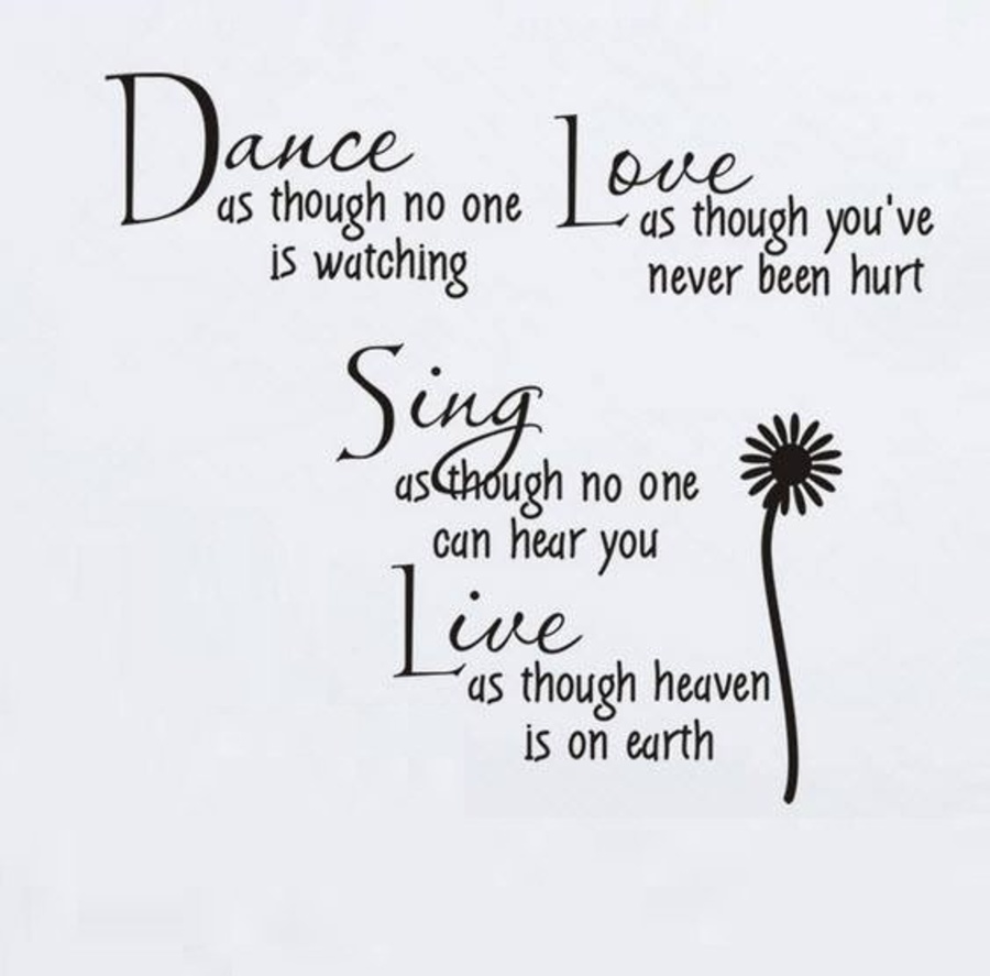 Decal dán tường Chữ trắng đen 7