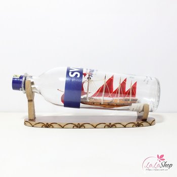 Thuyền buồm mỹ nghệ trong chai