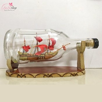Thuyền mỹ nghệ trong chai buồm đỏ