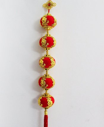 Đèn lồng đỏ và chép vàng trang trí tết