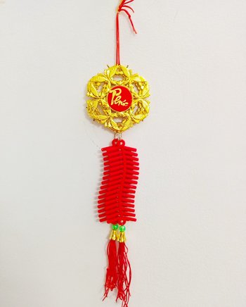 Lộc treo Cá vàng hình hoa mai và dây pháo nhung đỏ