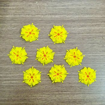 Bộ 8 mai vàng chúc mừng năm mới trang trí tết