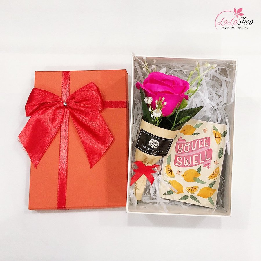 Set Hộp Quà Tặng Bó Hoa Yêu Thương Kèm Thiệp