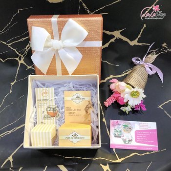 Set Hộp Quà Tặng Giữ Mãi Tuổi Thanh Xuân 2 Kèm Mỹ Phẩm( Gồm Son Dưỡng Môi Và Phấn Chống Lão Hóa )