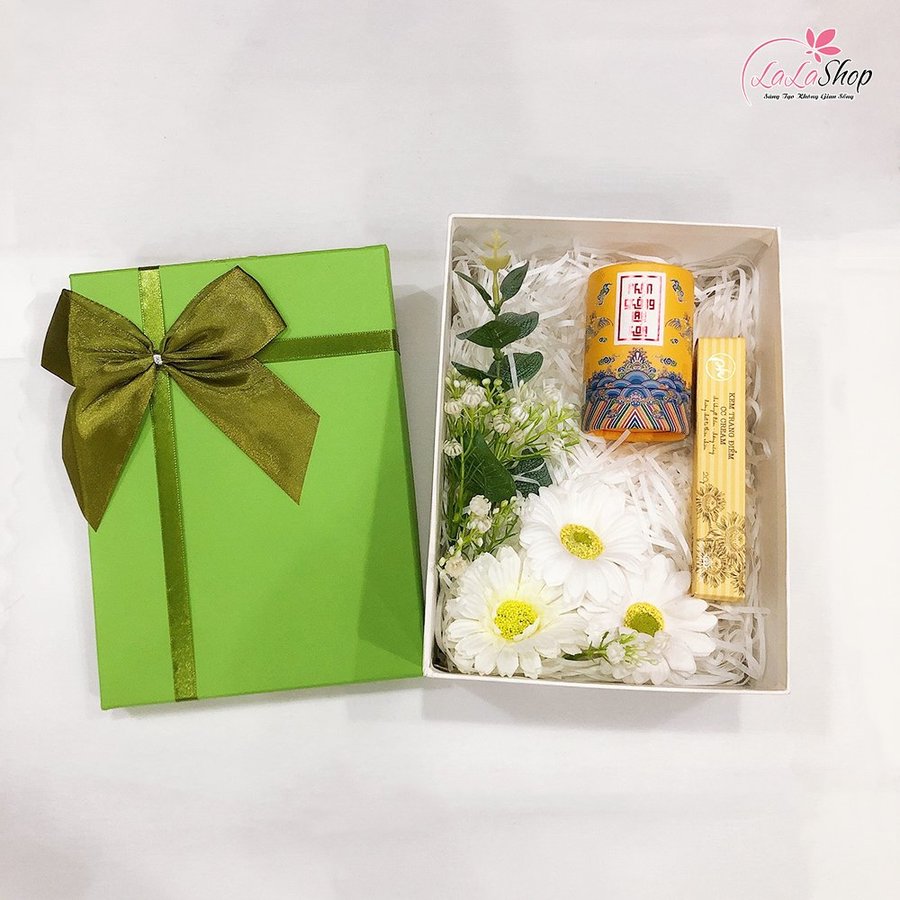 Set Hộp Quà Tặng Nét Đẹp Vượt Thời Gian Kèm Mỹ Phẩm ( Gồm Phấn Trang Điểm Và Phấn Chống Lão Hóa )