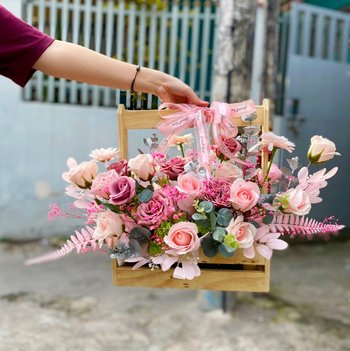 Giỏ hoa hồng sáp thơm sắc màu