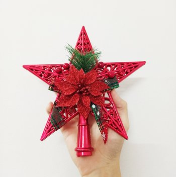 Ngôi sao đỉnh trang trí cây thông kèm nơ và hoa trạng nguyên đỏ cao 23cm