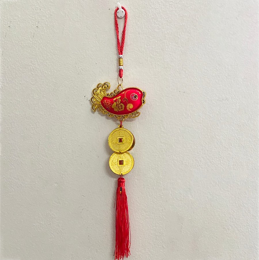 Dây lộc treo cá chép và đồng tiền vàng trang trí tết