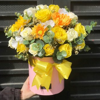 Hộp Hoa Hồng Sáp Vàng Chúc Mừng