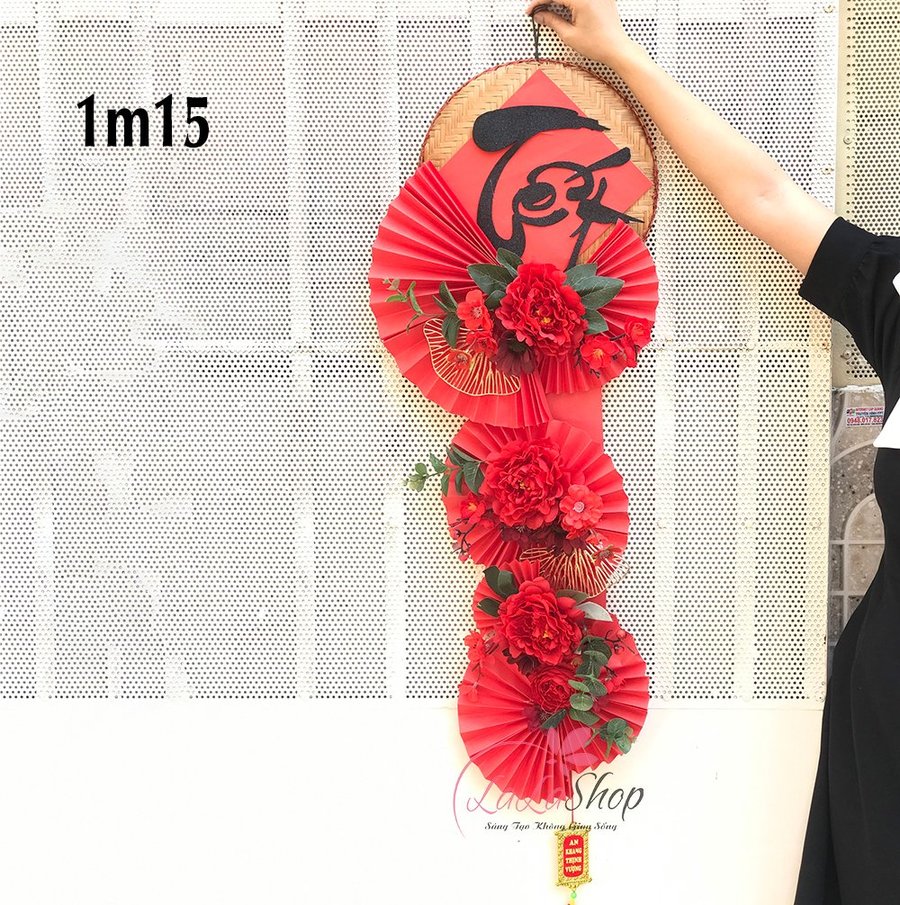 Mẹt sắc đỏ và chữ tết thư pháp trang trí tết