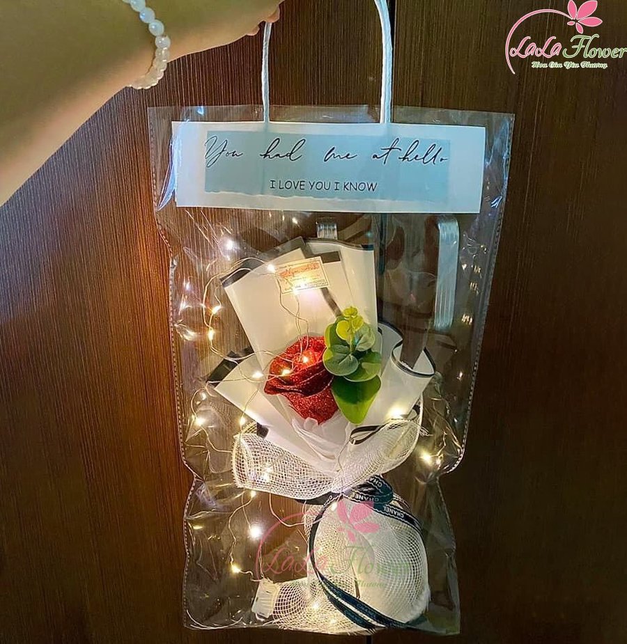 Túi 1 bông hoa hồng nhũ kim tuyến kèm dây led