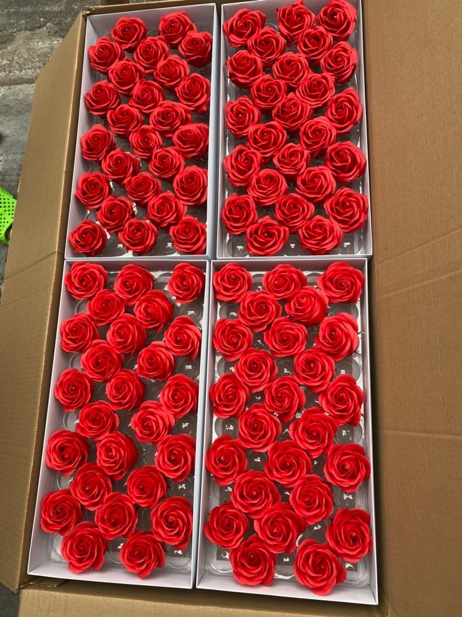 Hộp 25 đầu hoa hồng sáp đỏ 5 lớp cao cấp
