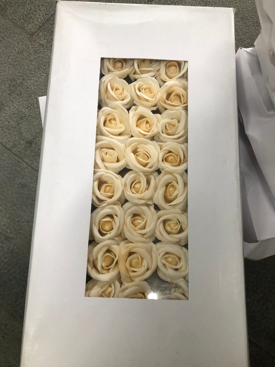 Hộp 50 đầu hoa sáp thơm 4 lớp phụ kiện cắm hoa màu vàng kem