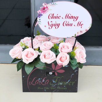 Giỏ hoa sáp sắc hồng nồng thắm