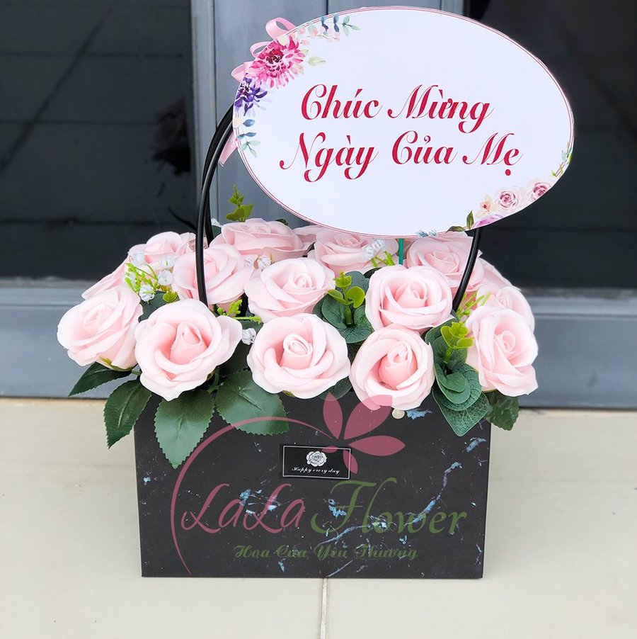 Giỏ hoa sáp sắc hồng nồng thắm
