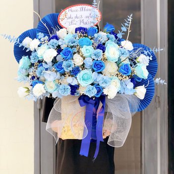 Lẵng hoa sáp thơm để bàn sắc xanh tràn hi vọng