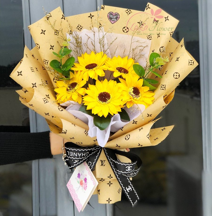 Bó hoa hướng dương 5 bông sáp quà tặng kỷ niệm - Giấy gói báo