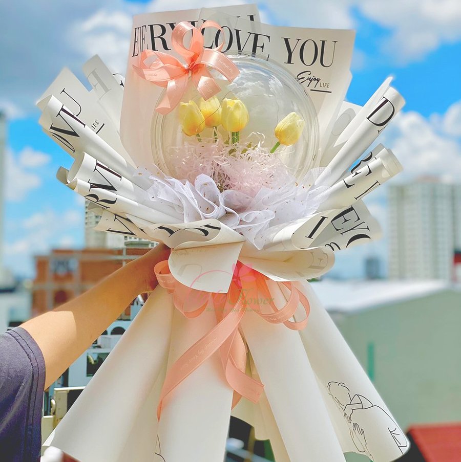 Bó 5 bông hoa tulip cao su kèm đèn led