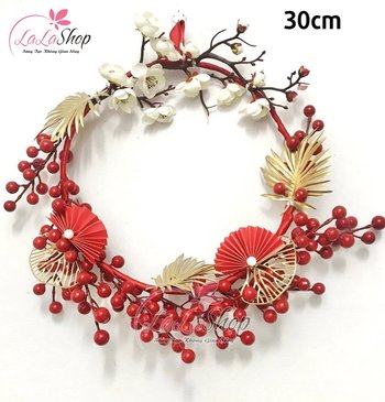 Vòng hoa lá vàng sắc đỏ trang trí tết