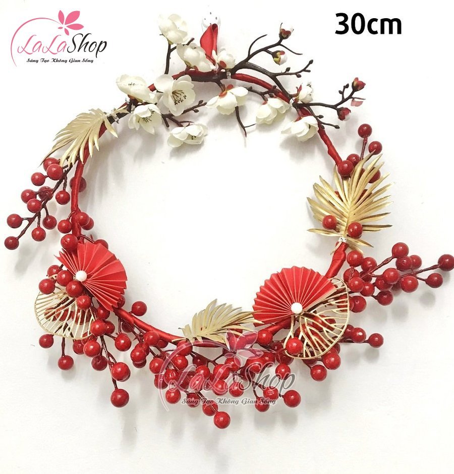 Vòng hoa lá vàng sắc đỏ trang trí tết