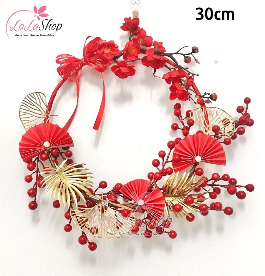 Vòng hoa lá vàng sắc đỏ may mắn tài lộc trang trí tết