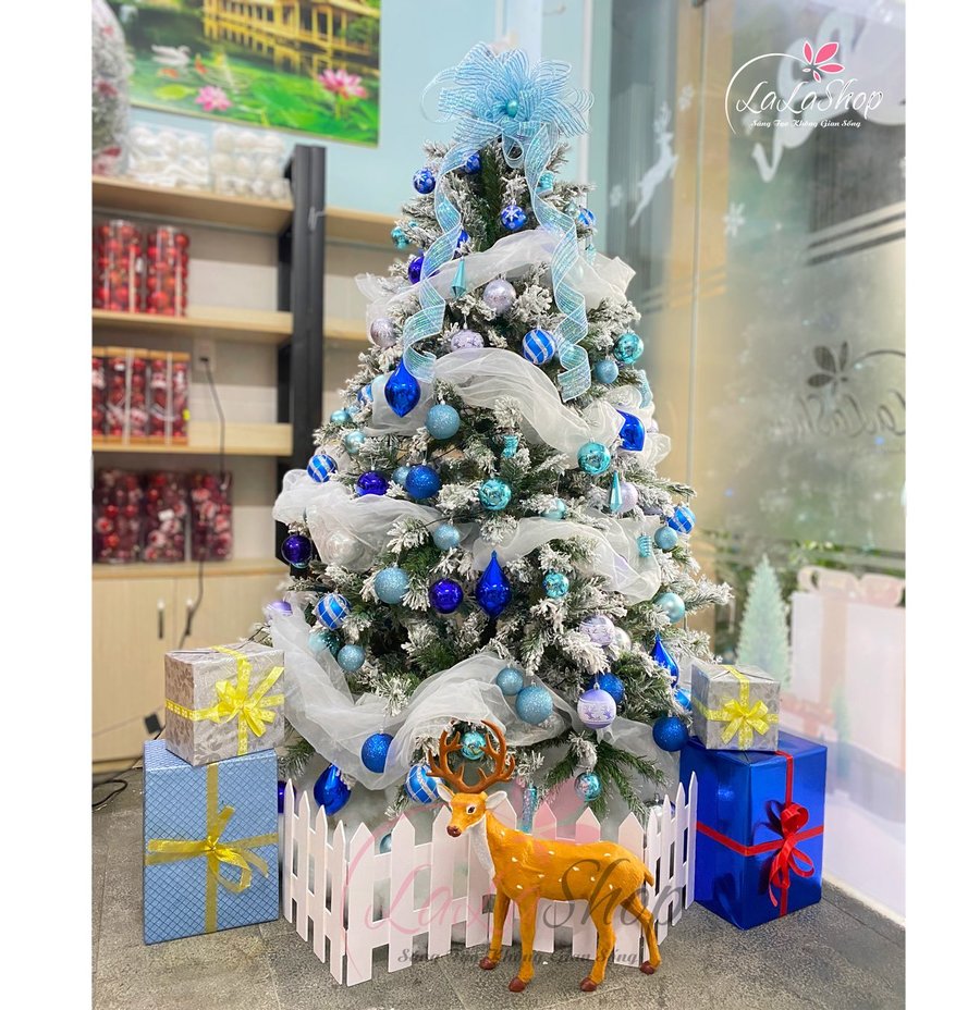 Cây thông Noel phủ tuyết tone màu trắng xanh dương 2m1 full phụ kiện trang trí
