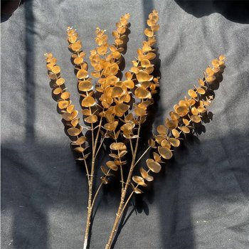 Cành lá táo vàng trang trí