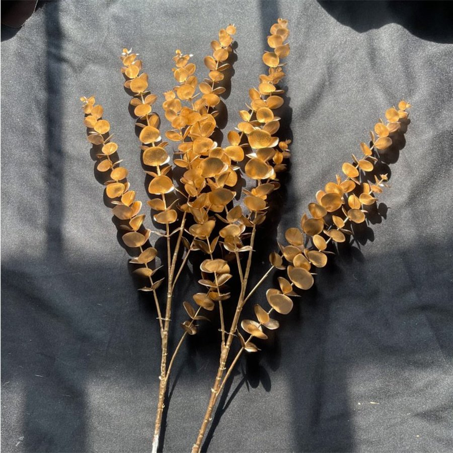 Cành lá táo vàng trang trí