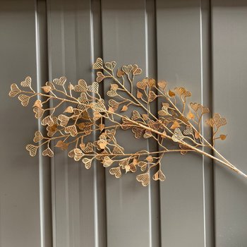 Cành lá trái tim vàng trang trí