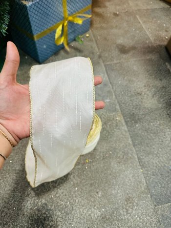 Cuộn Ruy Băng 10 Mét Nền Trắng Viền Vàng