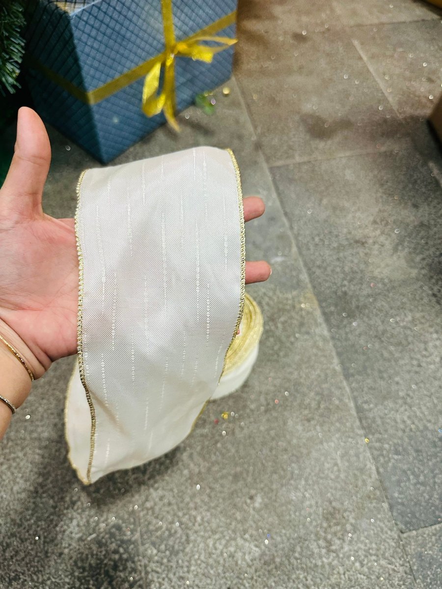 Cuộn Ruy Băng 10 Mét Nền Trắng Viền Vàng