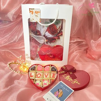 Set Quà Tặng Valentine Hoa Sáp Kim Tuyến Và Socola Trái Tim Mẫu 2