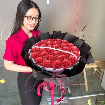 Bó 35 bông hoa kim tuyến sắc đỏ rực rỡ