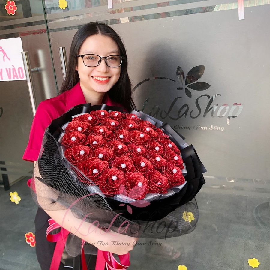 Bó 35 bông hoa kim tuyến đính ngọc trai