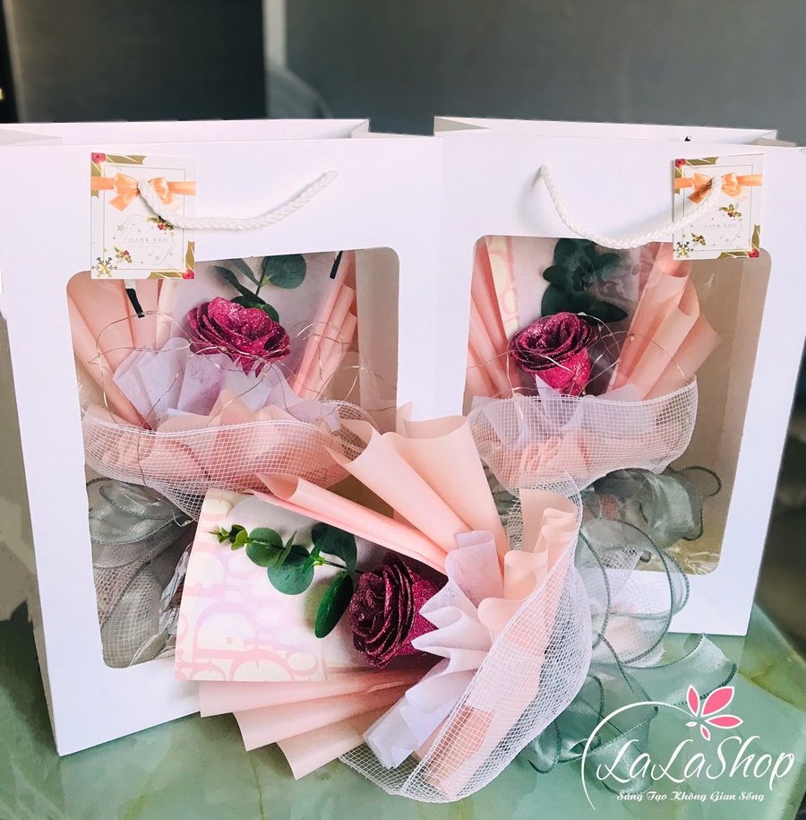 Túi Quà 1 Bông Hoa Sáp Nhũ Kim Tuyến Kèm Đèn LED