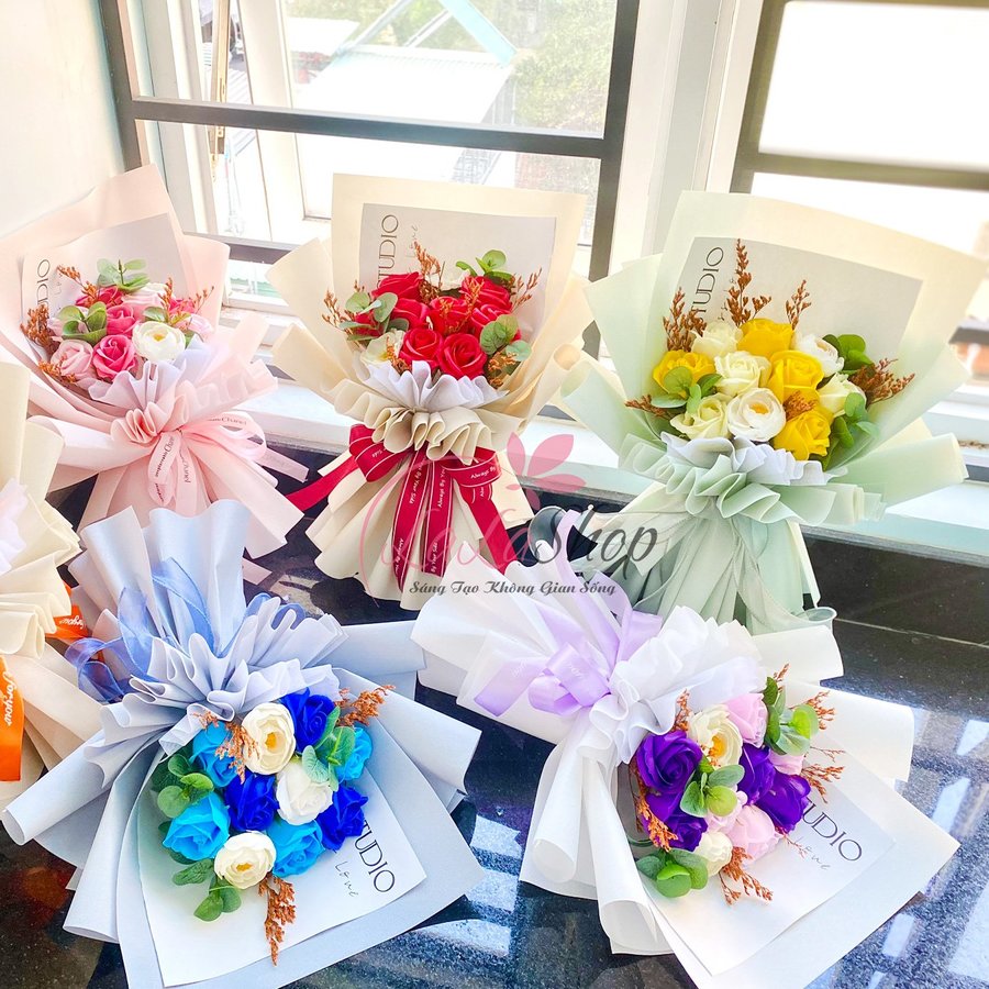 Bó 10 bông hoa sáp rực rỡ - Giấy gói xốp hàn cao cấp