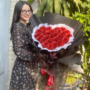 Bó hoa hồng kim tuyến sắc đỏ rực rỡ cao cấp