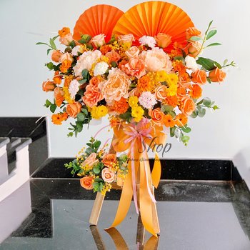 Kệ hoa sáp tặng tân gia sắc cam rực rỡ