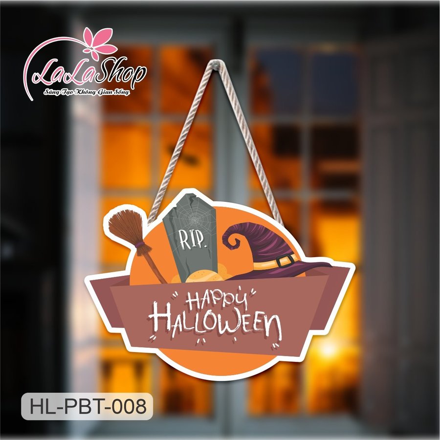 Bảng Treo Cửa Trang Trí Halloween Hình Nón Và Chổi 50x35cm