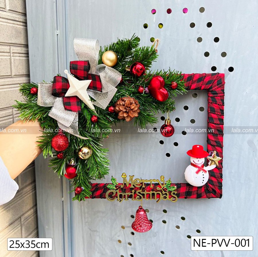 Khung lá thông 25x35cm Full phụ kiện trang trí giáng sinh Tặng kèm đèn LED