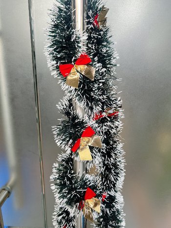 Dây Chồn Phủ Tuyết 2m Kèm Nơ Đỏ Vàng Trang Trí Noel