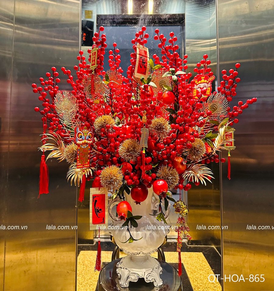 Chậu hoa đào đông đỏ để bàn trang trí tết đón vận tài lộc năm mới