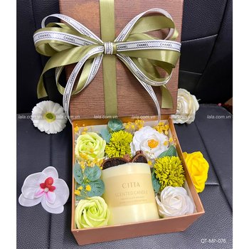 Hộp quà tặng nến thơm hoa sáp kèm phụ kiện mẫu vuông 076